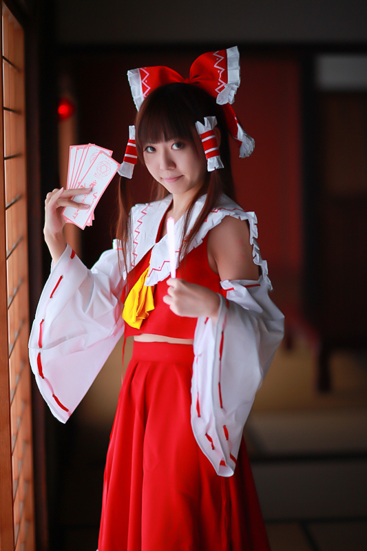 [Cosplay] Reimu Hakurei with dildo and toys - Touhou Project Cosplay
